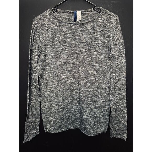 H&M Divided Long Sleeve - Picture 1 of 3